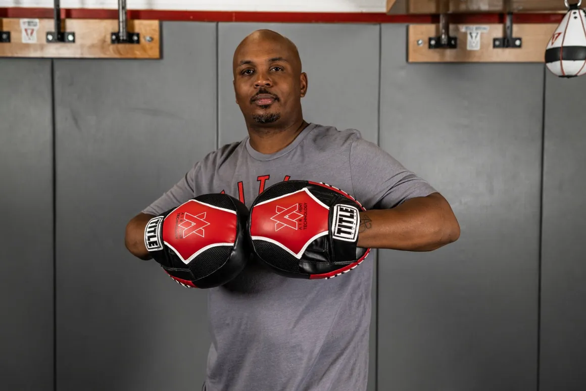 Air Release Punch Mitt Set