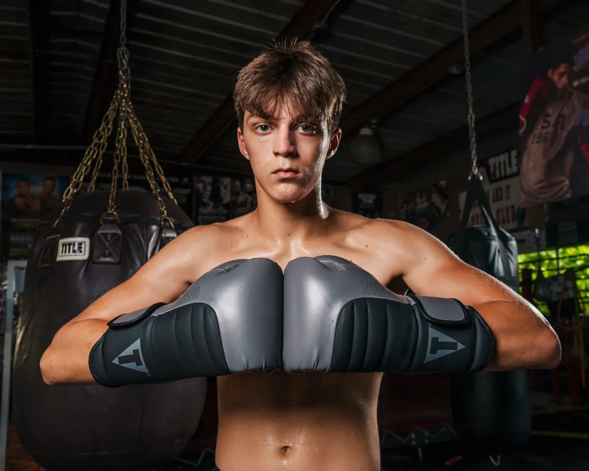 TITLE Boxing Combat Bag Boxing Gloves 2.0