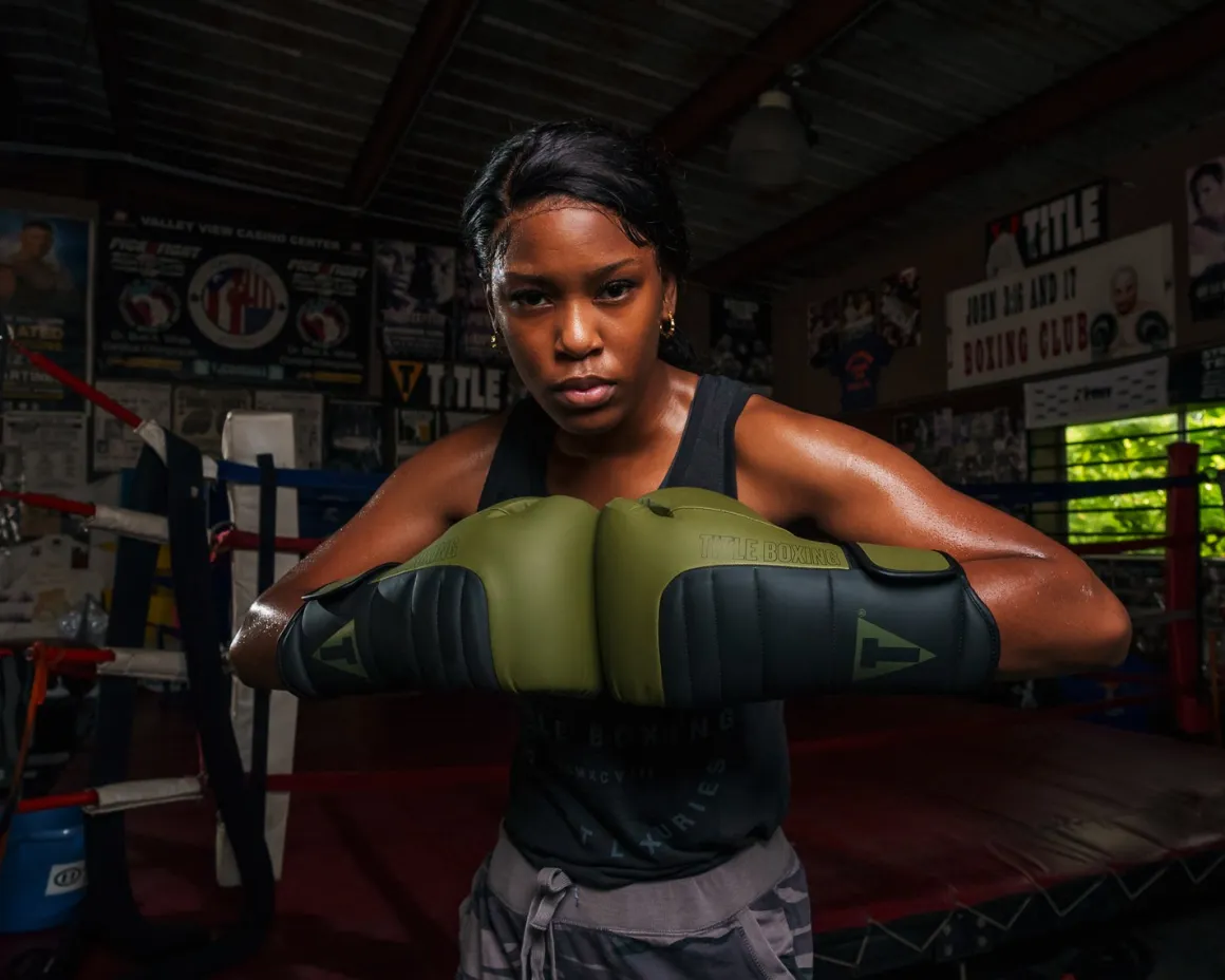 TITLE Boxing Combat Bag Boxing Gloves 2.0
