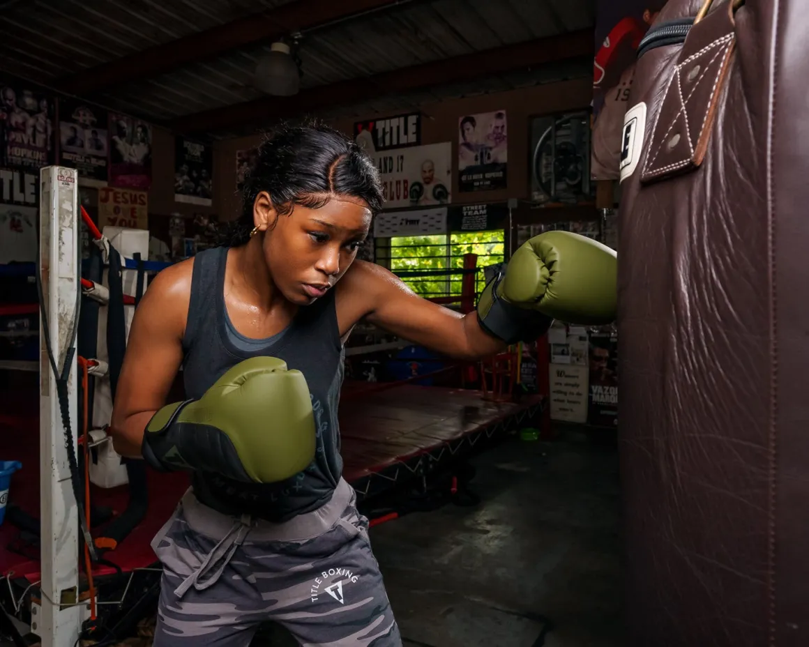 TITLE Boxing Combat Bag Boxing Gloves 2.0