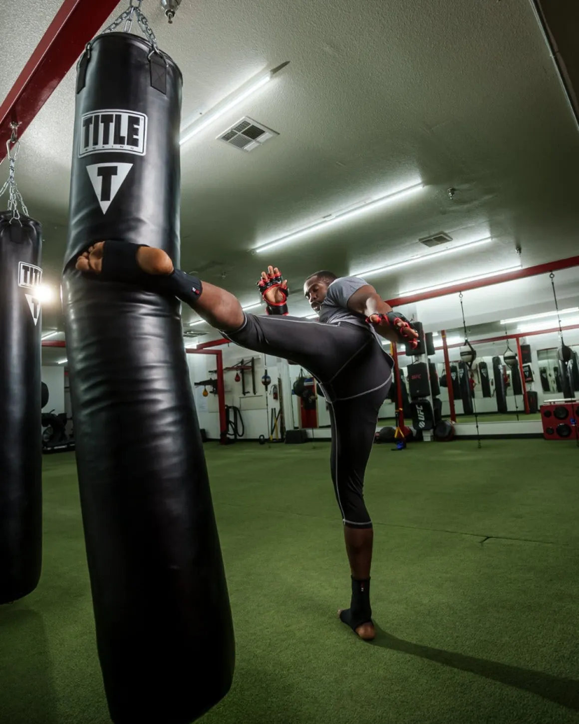 TITLE Boxing 100lb Synthetic Thai Heavy Bag