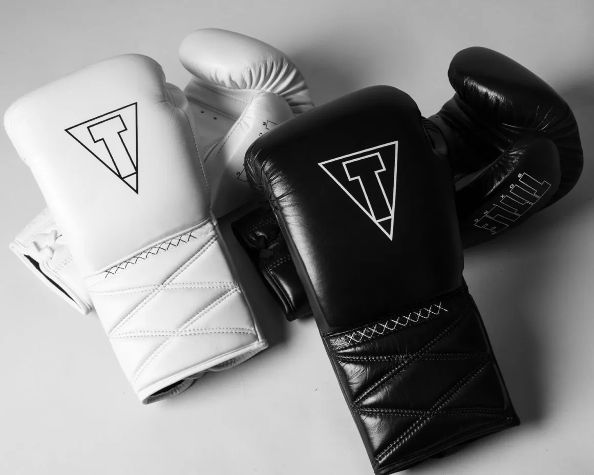 TITLE Boxing Momentum Pro Sparring Gloves