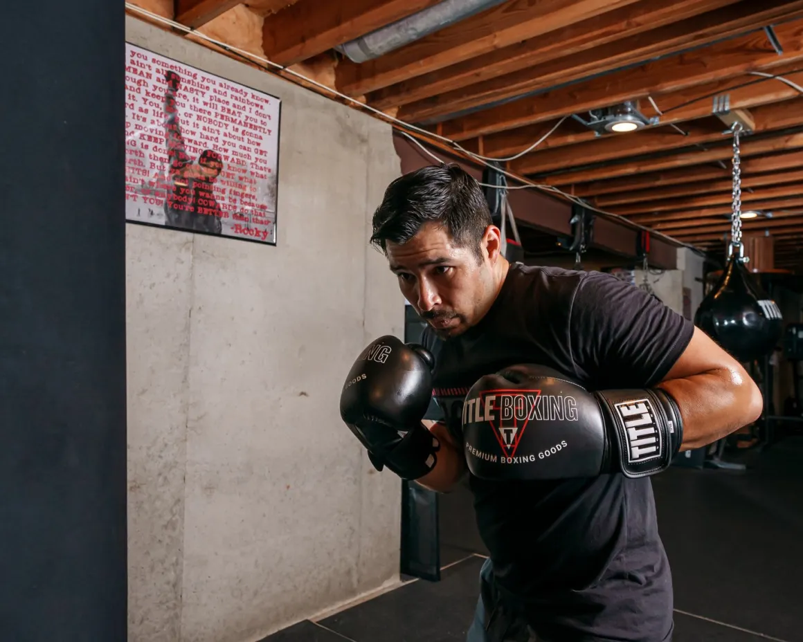 TITLE Boxing Peak Bag Boxing Gloves