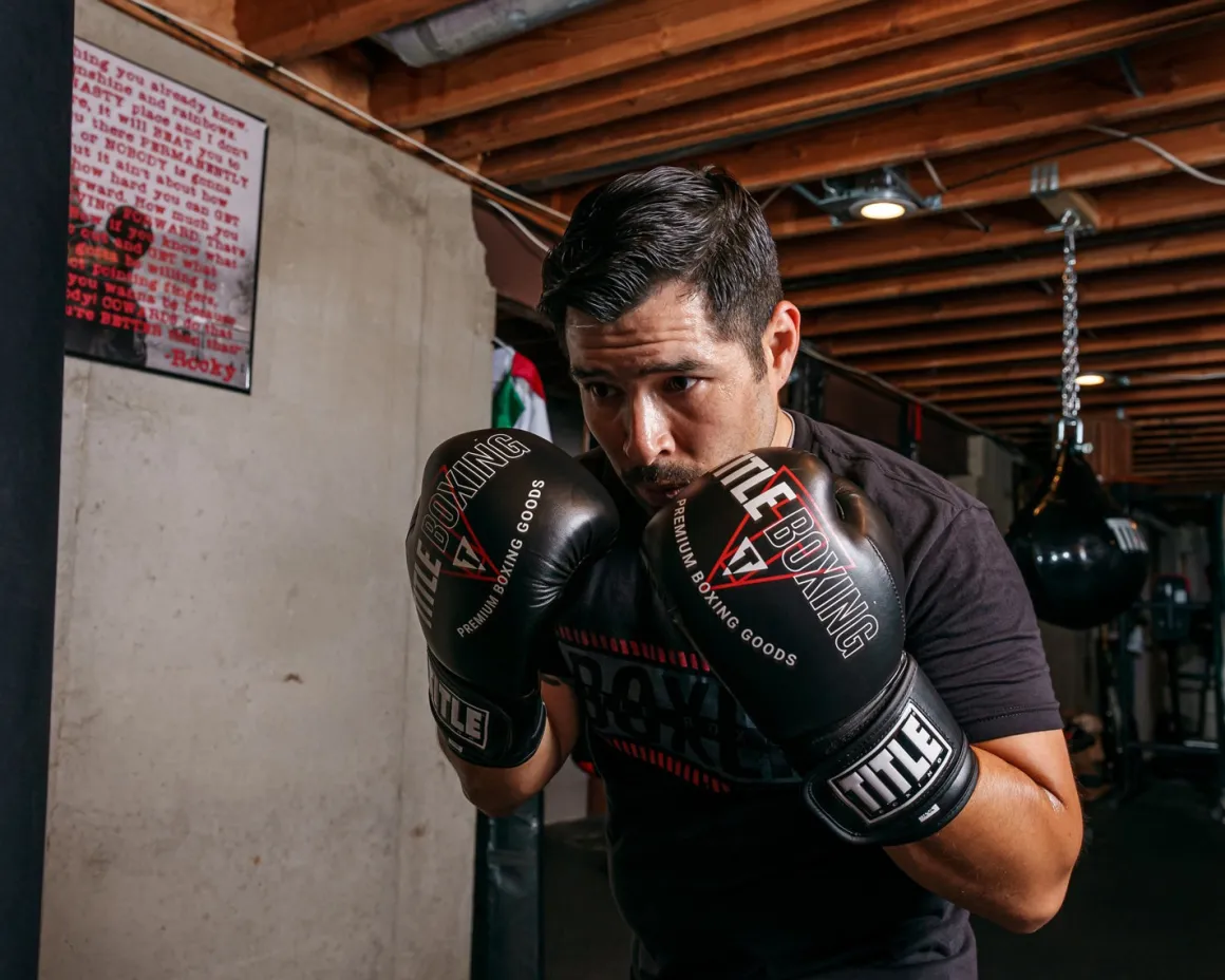 TITLE Boxing Peak Bag Boxing Gloves