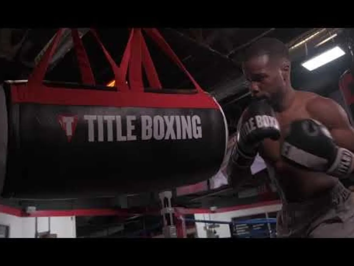 TITLE Boxing Premier Leather Uppercut Bag