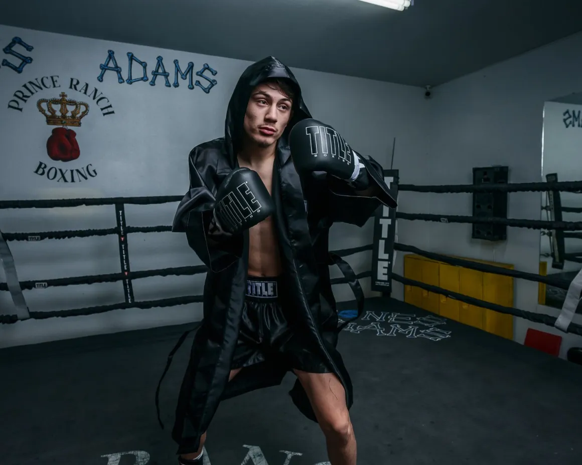 TITLE Boxing Pro Fingertip Robe 2.0