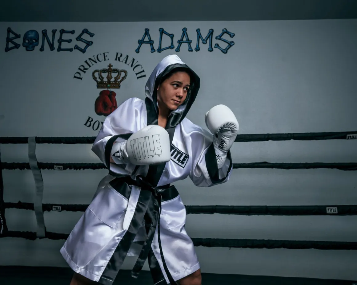 TITLE Boxing Pro Fingertip Robe 2.0