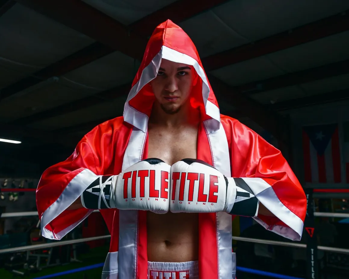TITLE Boxing Pro Fingertip Robe 2.0