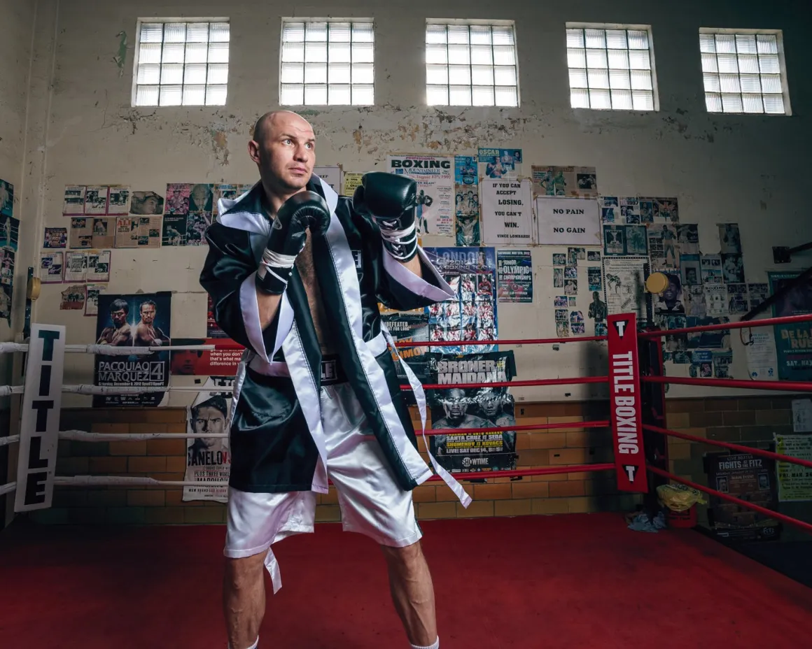 TITLE Boxing Pro Fingertip Robe 2.0