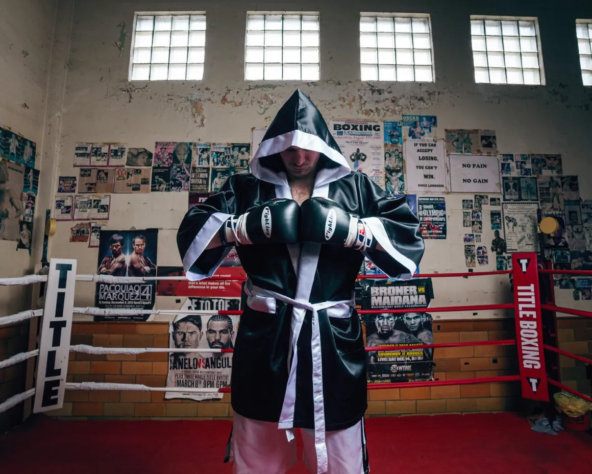 TITLE Boxing Pro Fingertip Robe 2.0