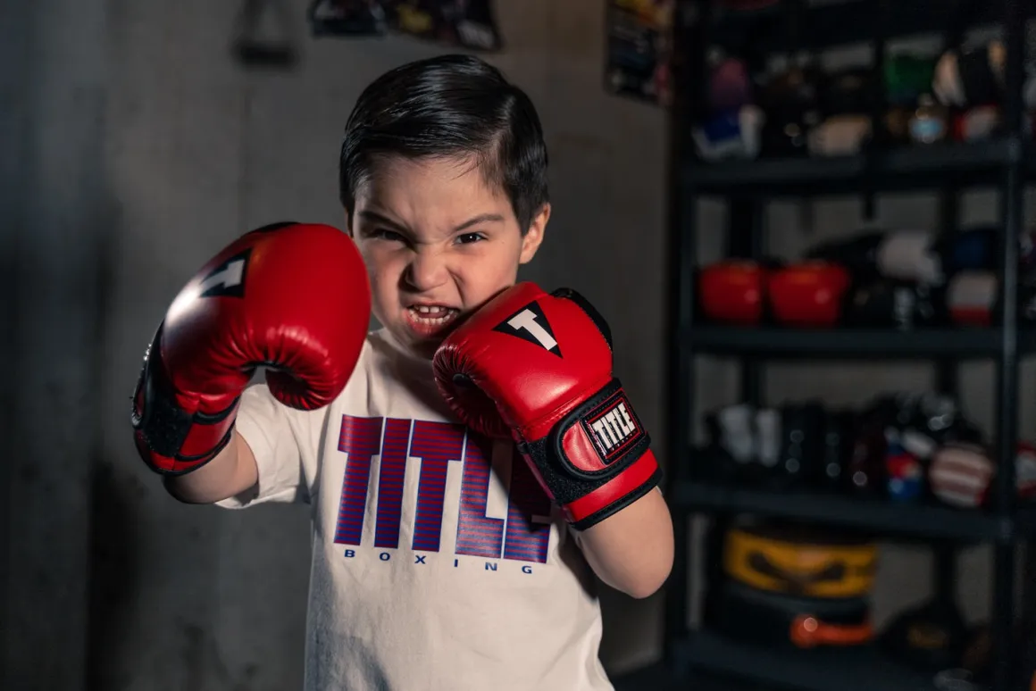 TITLE Boxing Youth Bag Boxing Gloves