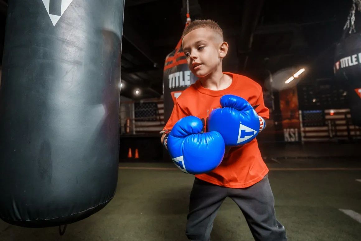 TITLE Classic Kid & Youth Boxing Gloves 2.0