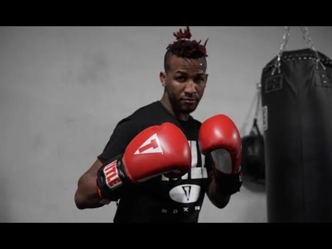 TITLE Classic Power Weight Bag Boxing Gloves