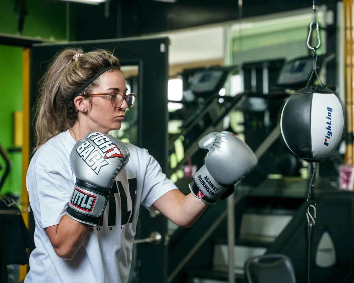 TITLE Fight Back Boxing Gloves