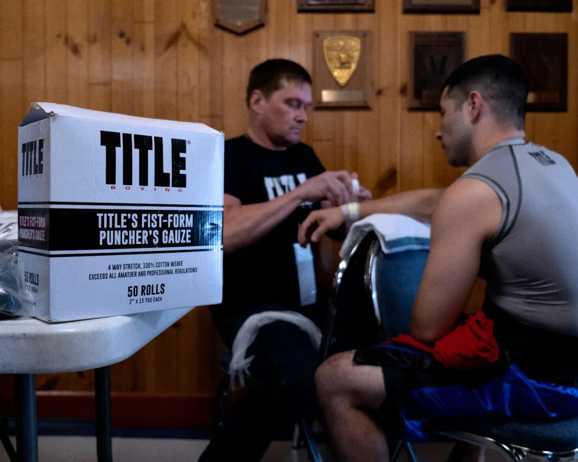 TITLE Fist-Form Puncher’s Gauze
