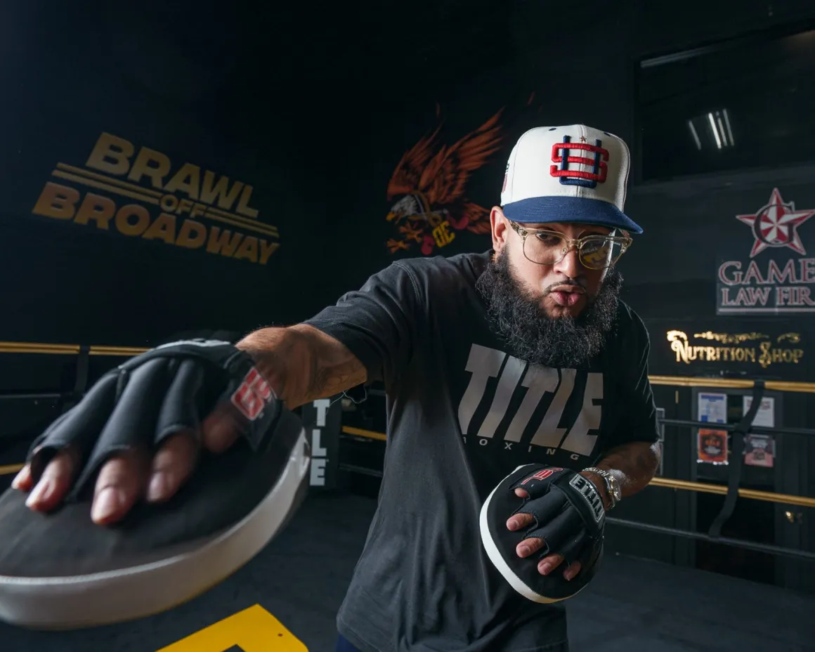 TITLE GEL Tech Punch Mitts 2.0