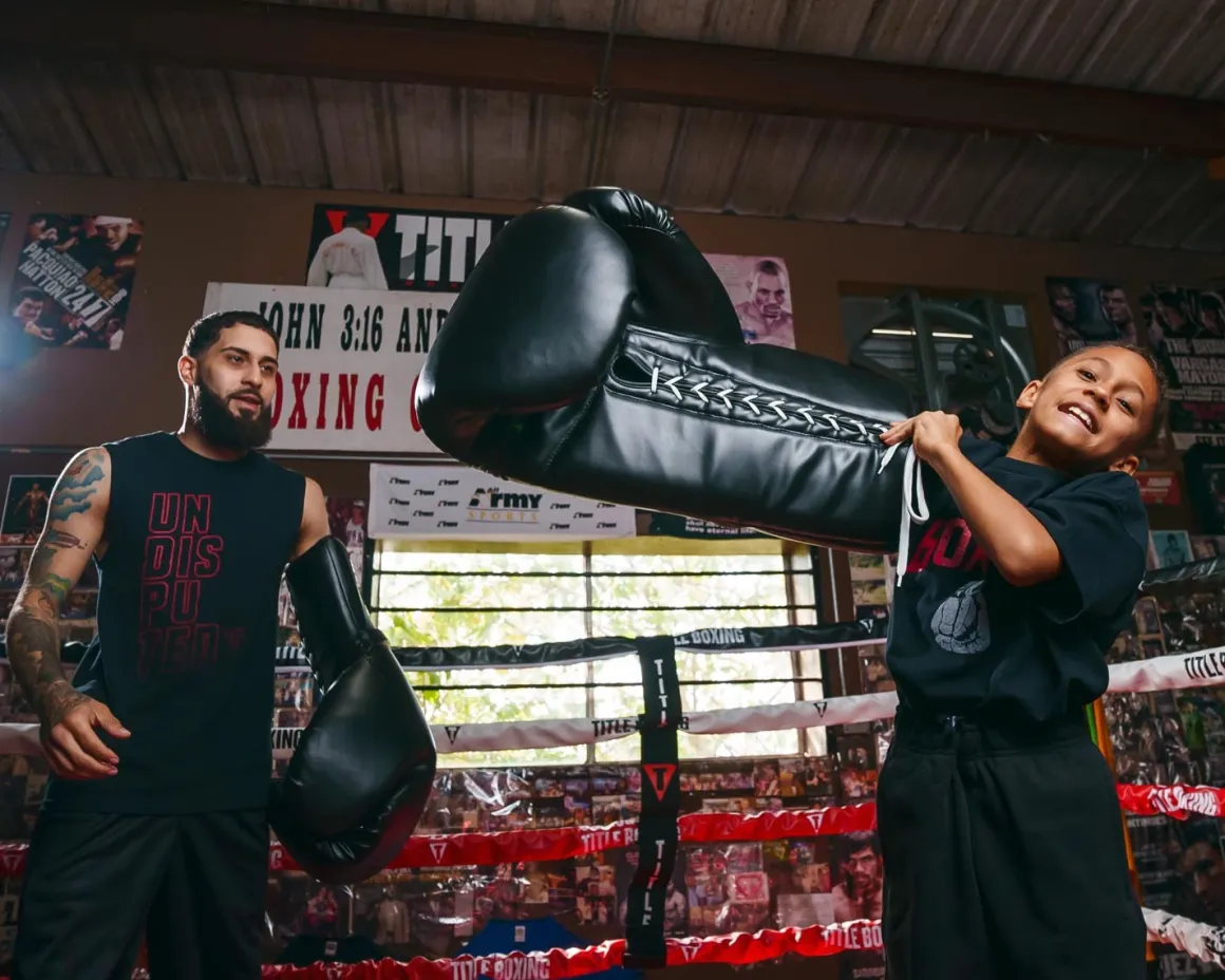 TITLE Jumbo Boxing Gloves 2.0