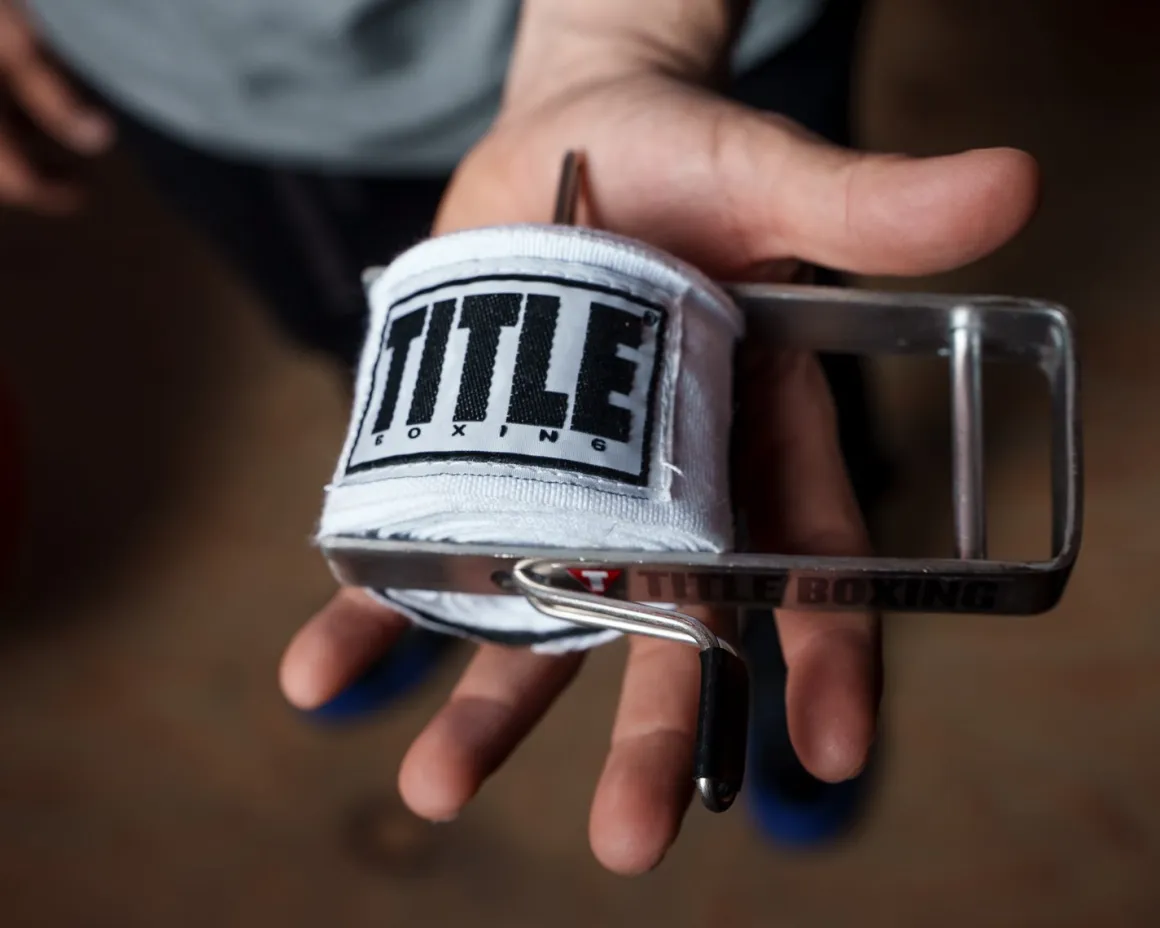 TITLE Portable Zip Hand Wrap Roller