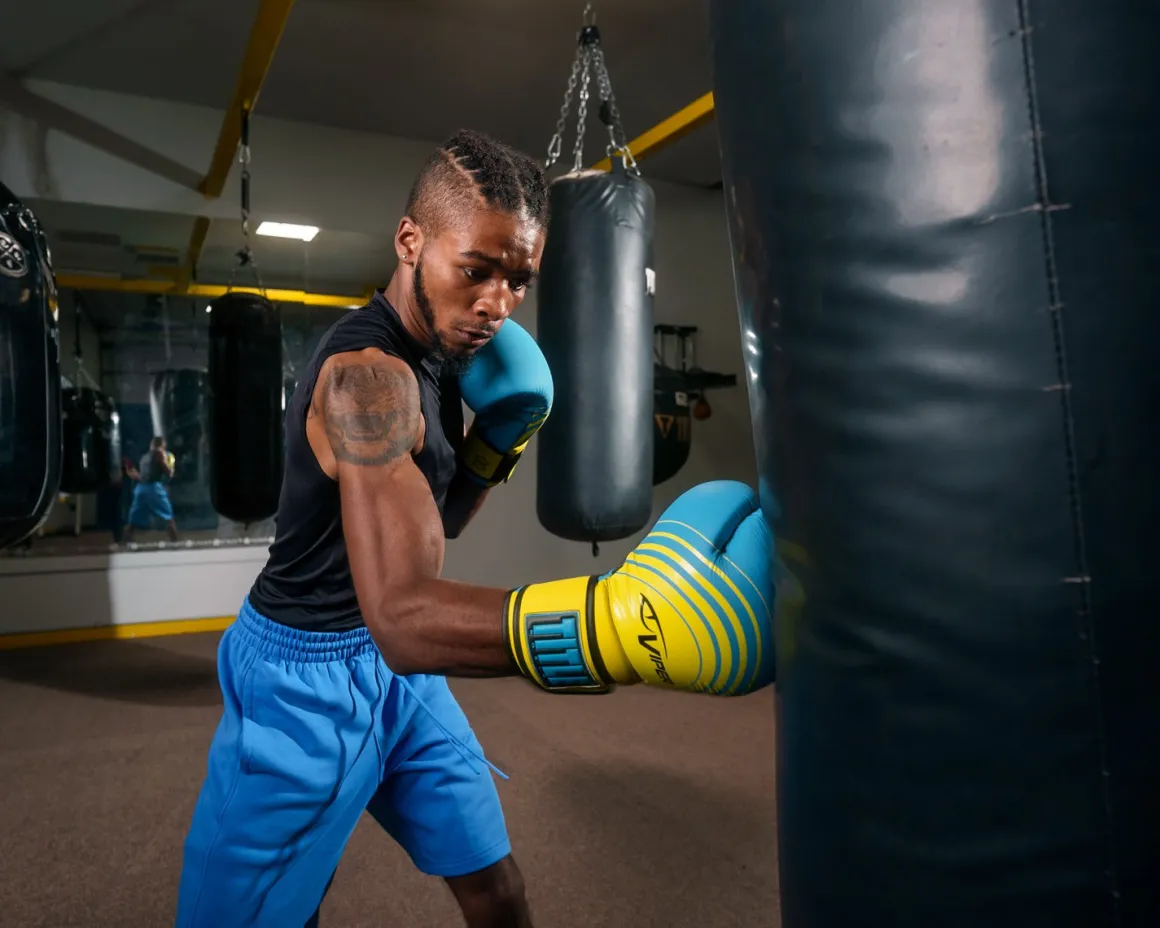 VIPER by TITLE Boxing Select Training Gloves 2.0